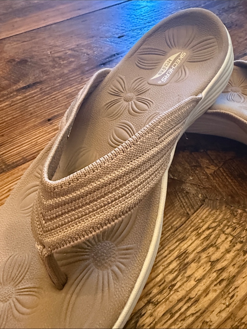 Skechers Women’s Tan Floral-Textured Foam Thong Sandals